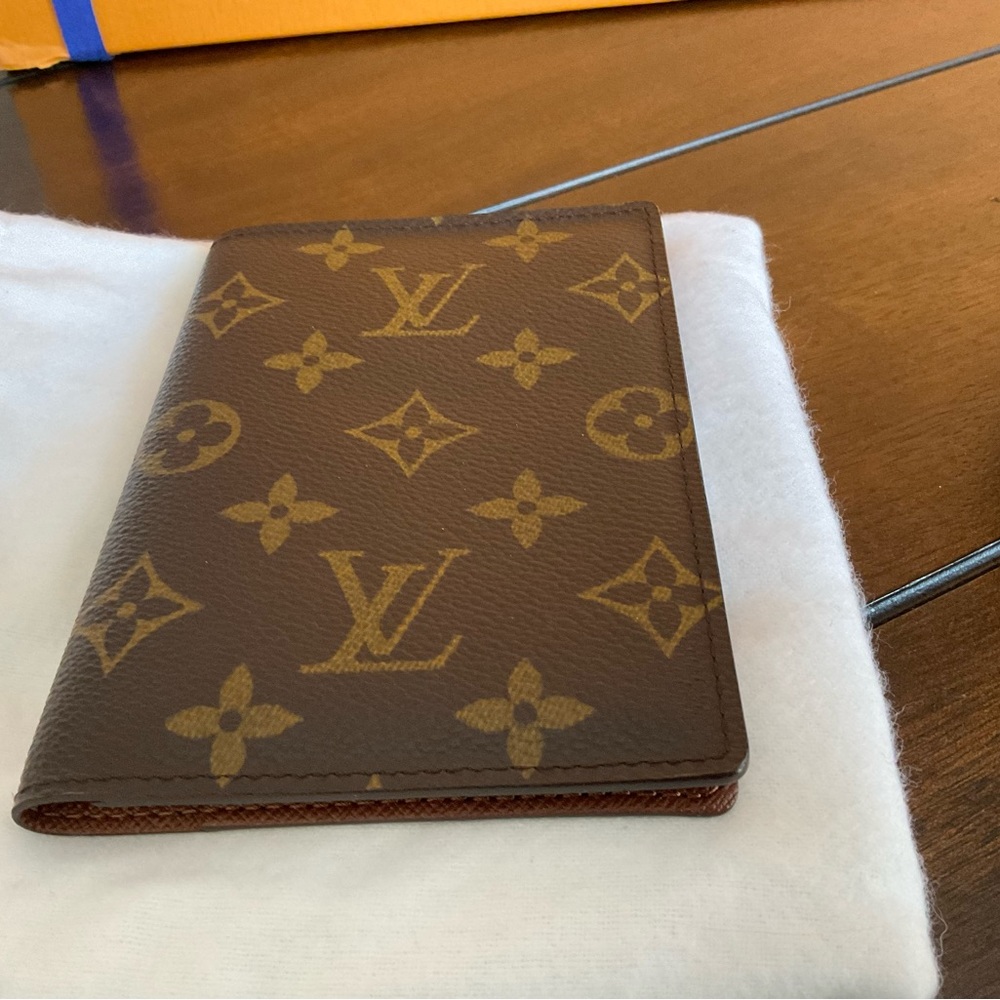 Louis Vuitton Passport Holder in Monogram